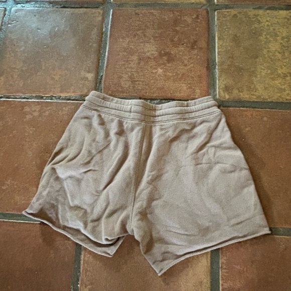 tan hollister sweat shorts - Picture 2 of 4